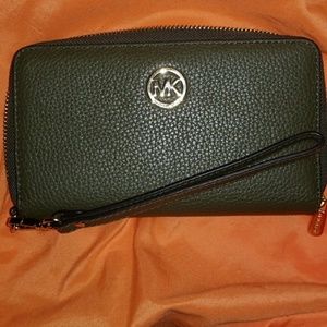 Michael Kors Fulton Leather Wrislet Wallet